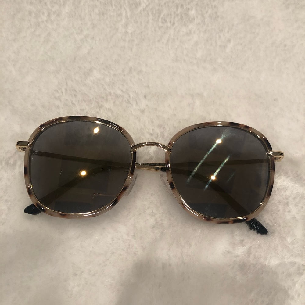 Gorgeous sunglasses.